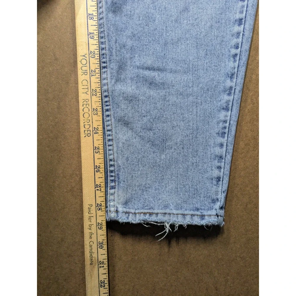Vintage Levis 560 Loose Fit Tapered Leg Jeans Light Wash Made in USA 32x30